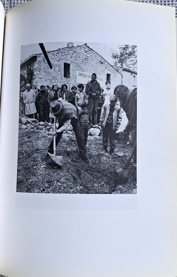 Difesa della Natura - Autore: Joseph Beuys - Fotografie di Buby Durini - Cuneo, 1988