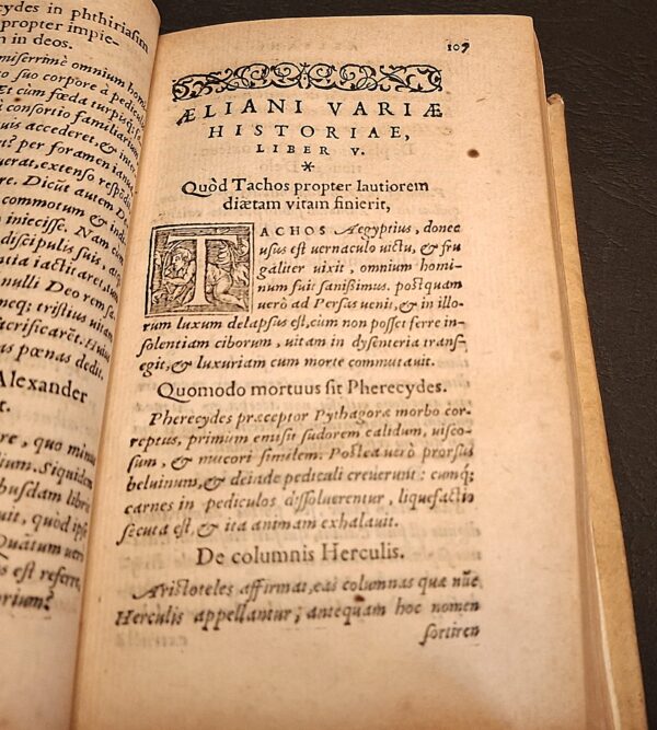 Aeliani De Varia Historia Libri XIIII (Con De Politiis sive...) - Lugduni, [Lione], apud Ioan. Tornaesium et Guil. Gazeium, 1553 - immagine 5